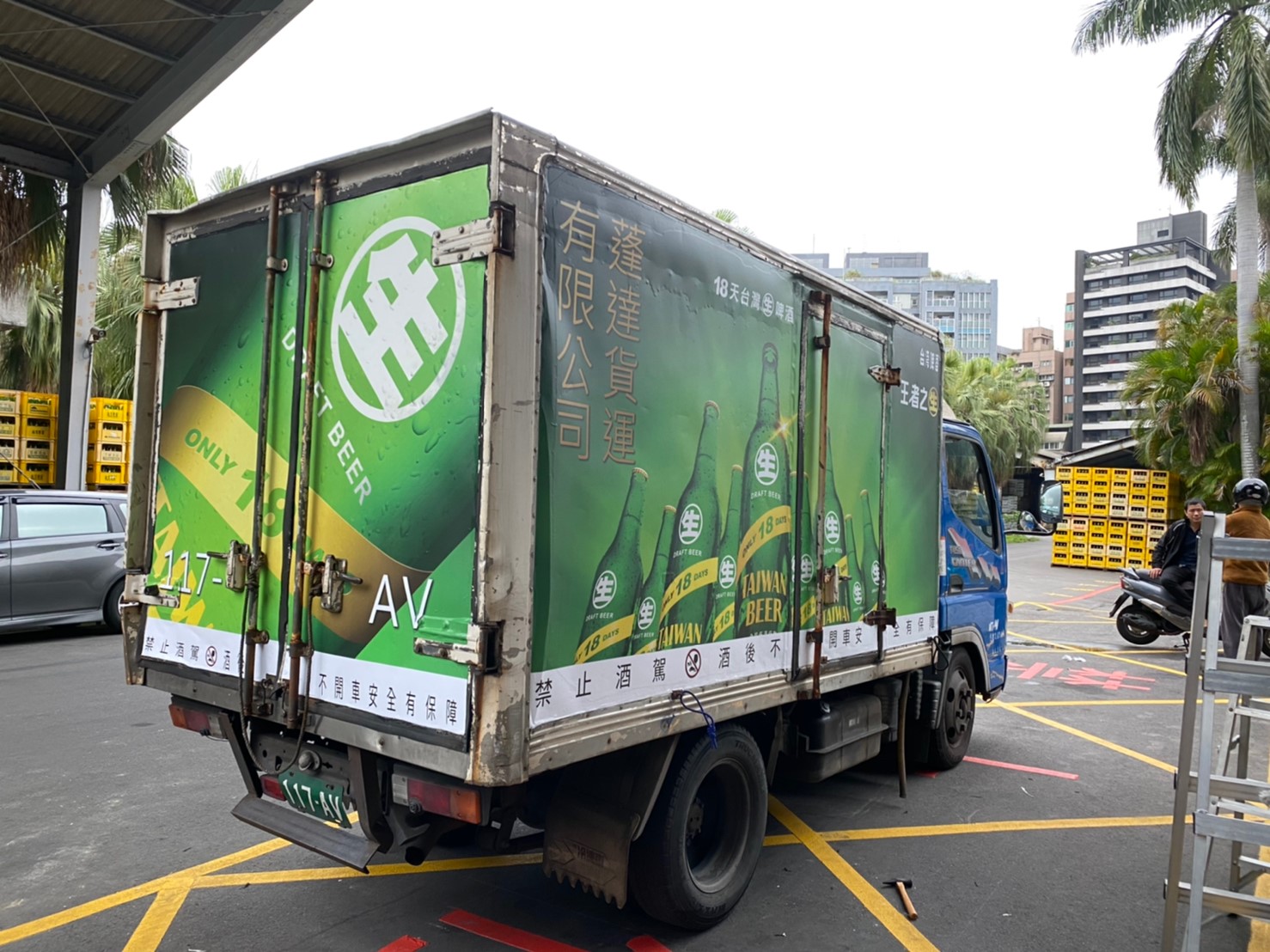 台灣啤酒車貼廣告